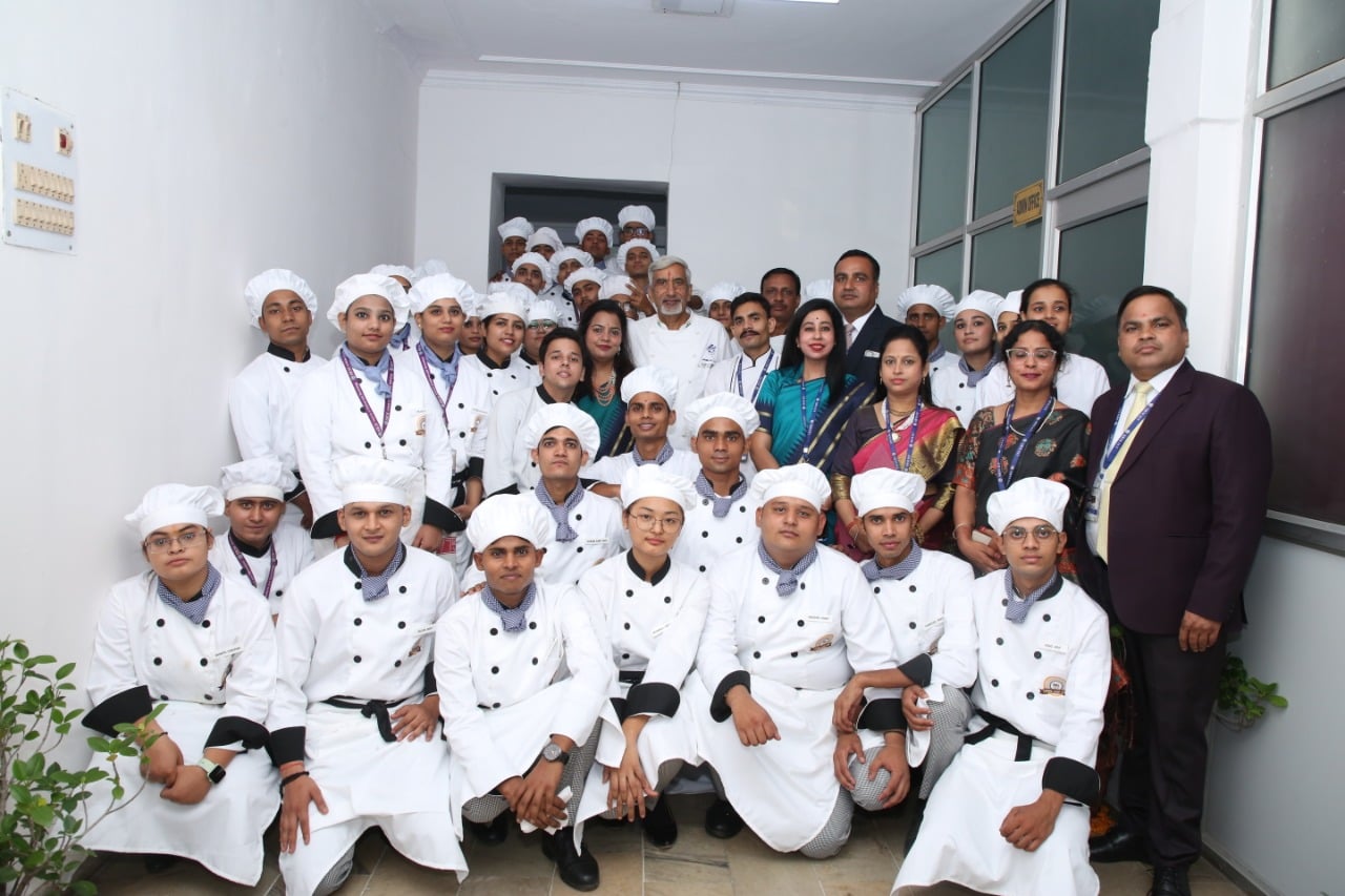 B.Sc. hospitality students and faculty in a group portrait