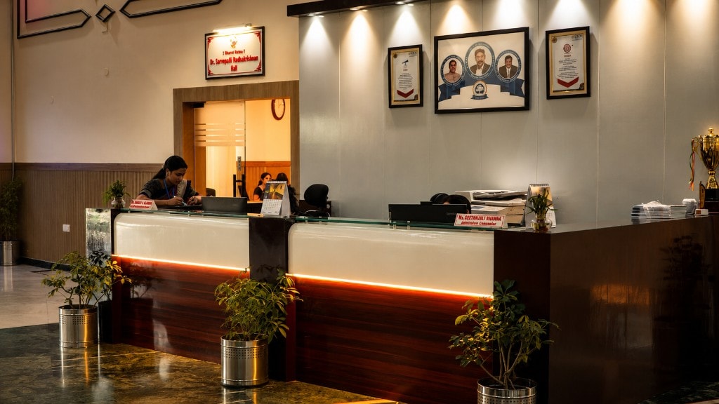 SRM IHM admissions reception desk with admission counselor