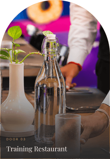 Training restaurant table setting